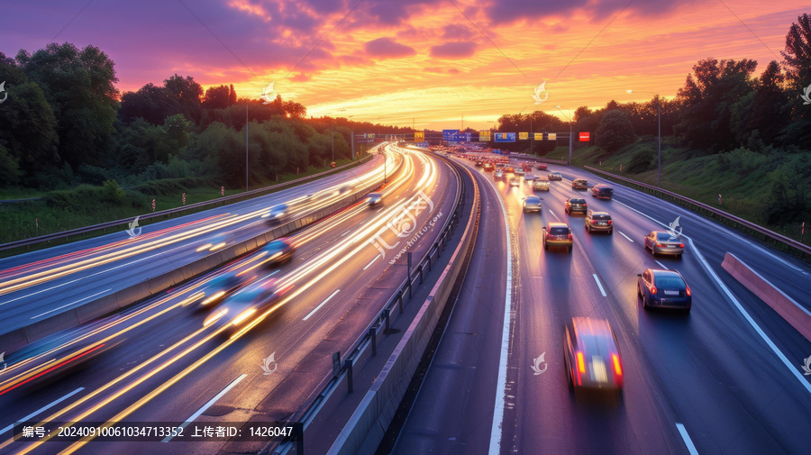 夕陽下車水馬龍的高速公路延時(shí)