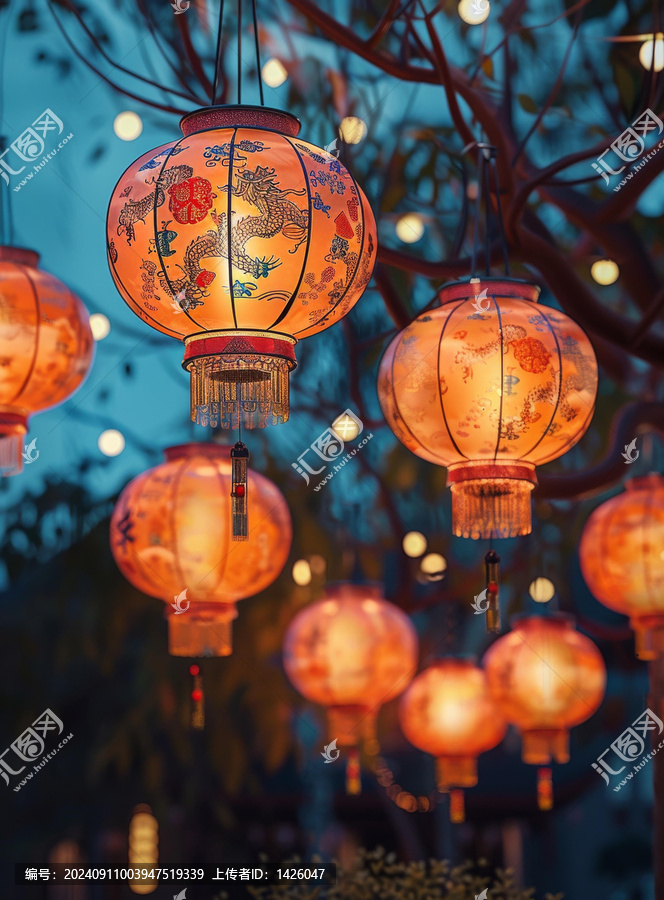 掛在樹上的紅色中國燈籠