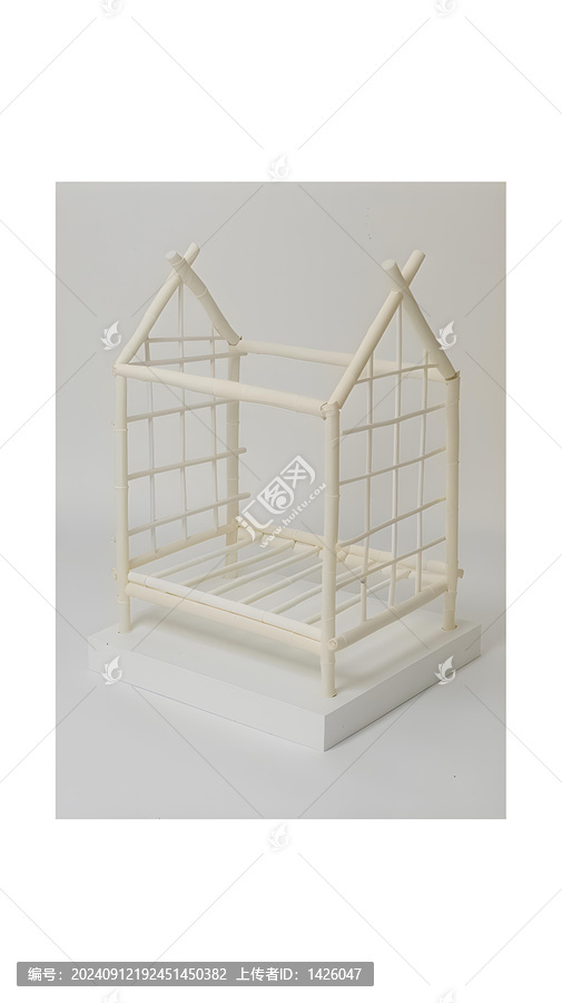 白色木制房屋模型