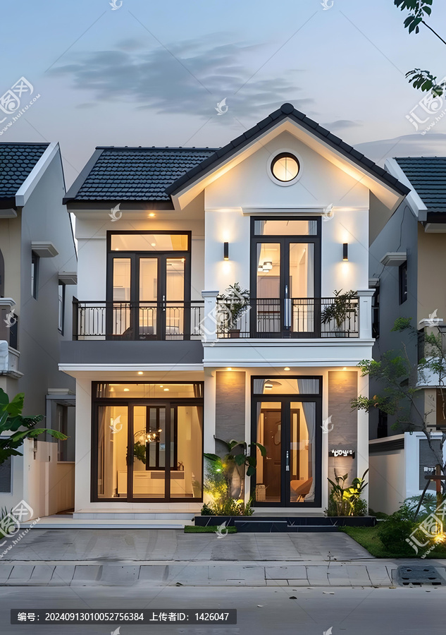 現(xiàn)代兩層帶陽臺和大型窗戶的住宅