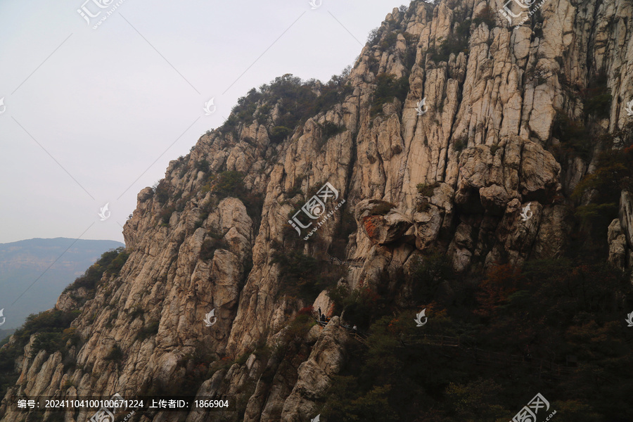 險(xiǎn)峻的嵩山