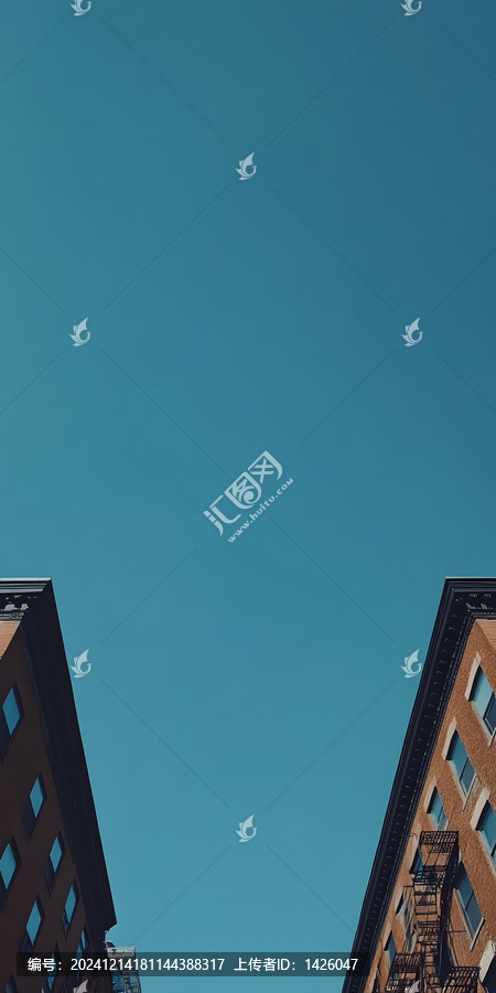 簡約建筑外觀與蔚藍(lán)天空