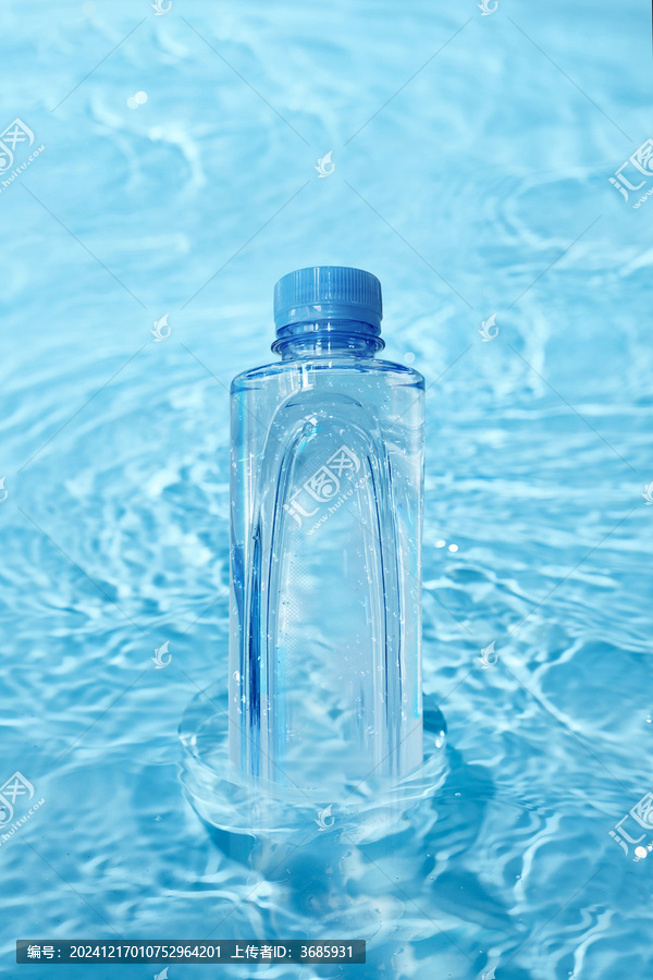 礦泉水純凈水飲用水廣告海報