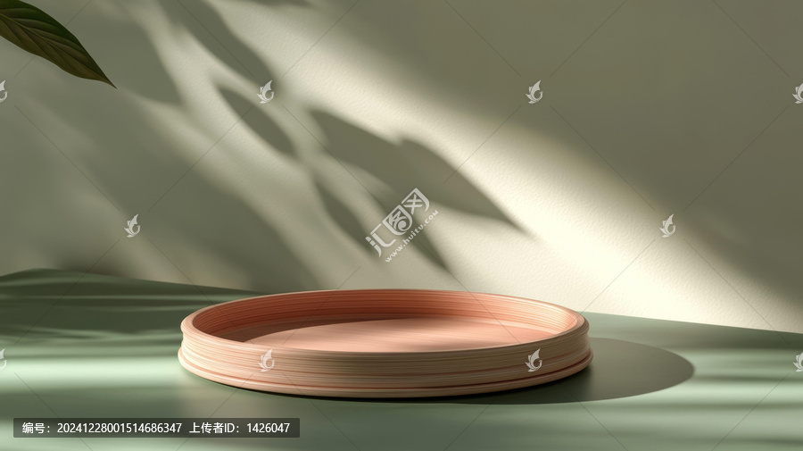 自然光下粉紅色展示臺(tái)