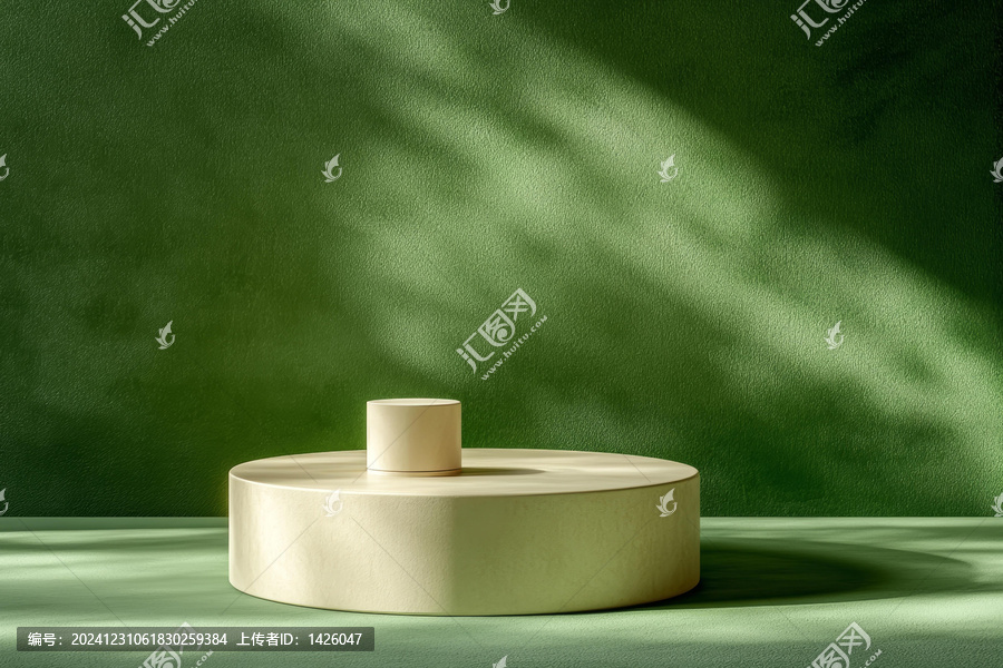 綠色背景下簡約的木質(zhì)展示臺