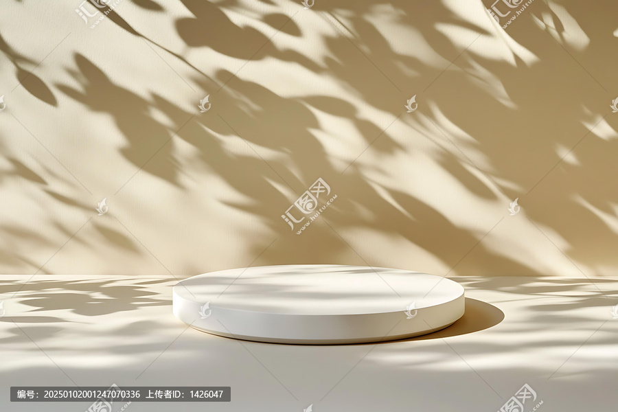 白色圓形展示臺背景與葉影