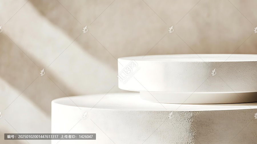 極簡(jiǎn)白色展示臺(tái)與自然光