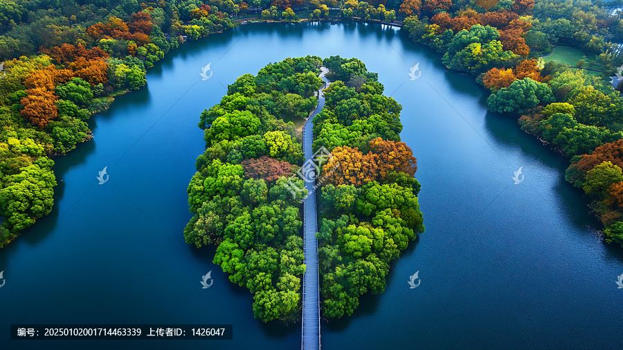 秋日湖光山色小徑