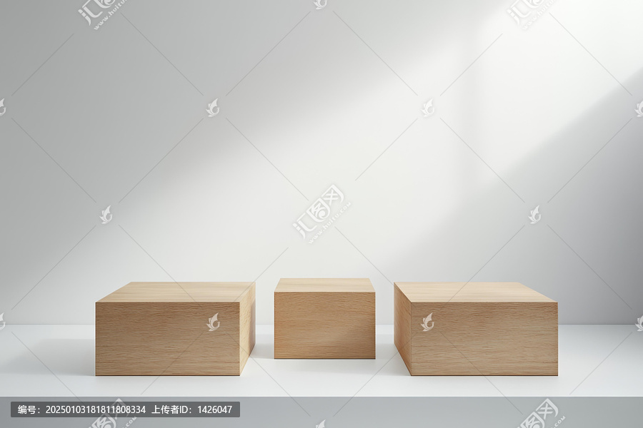 白色背景上的三塊木質(zhì)展示臺(tái)