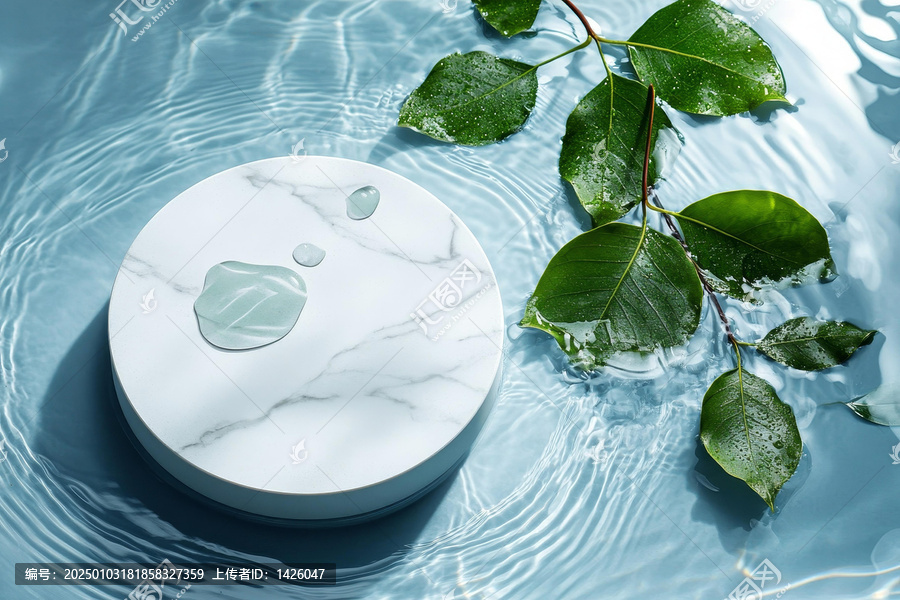 水滴綠葉的精致護(hù)膚產(chǎn)品展示