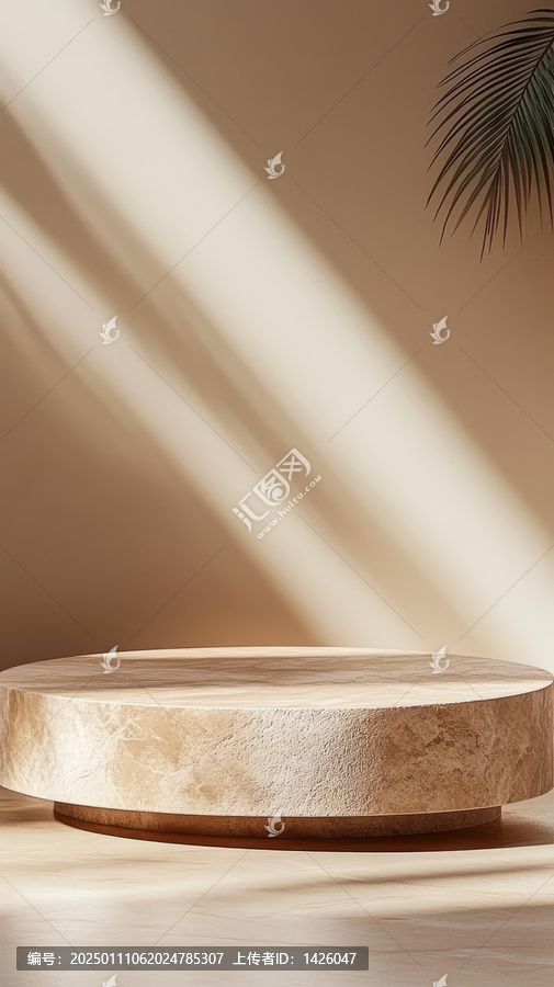 自然光下淺棕色木質(zhì)展示臺(tái)