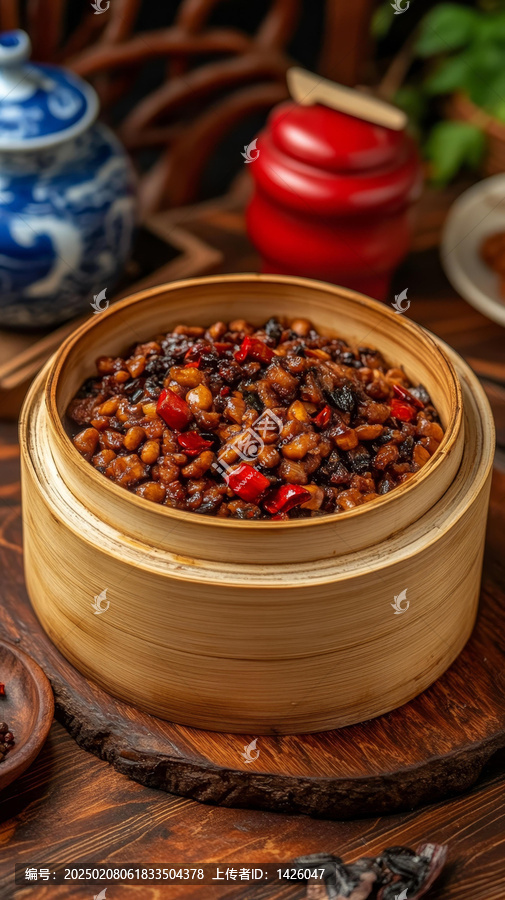 竹制蒸籠里的美味中式辣味菜肴