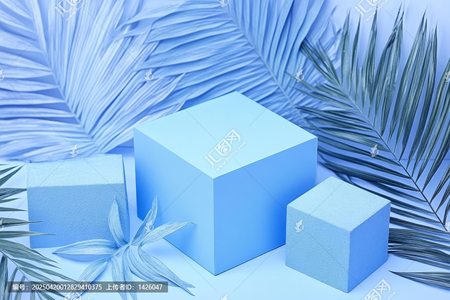 藍(lán)色幾何展示臺(tái)與熱帶植物