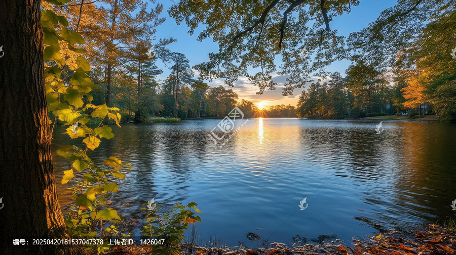 秋日落日湖畔美景