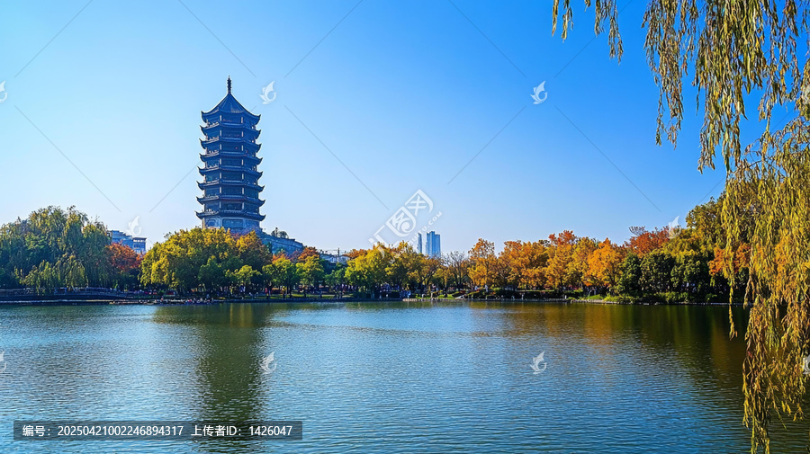 秋日湖畔塔影美景