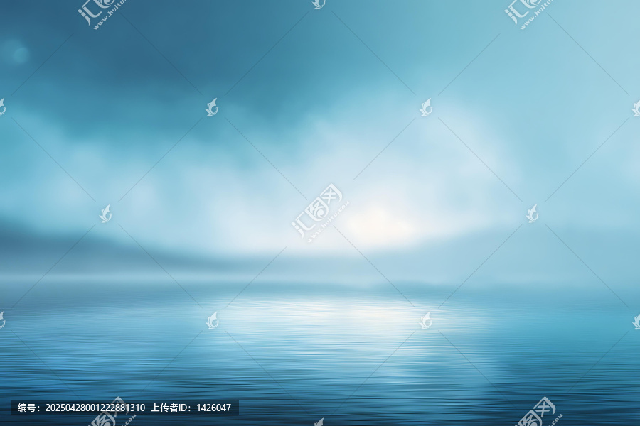 平靜水面的薄霧清晨