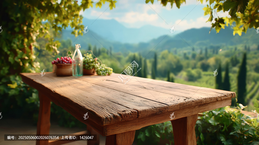 鄉(xiāng)村木桌與葡萄園美景