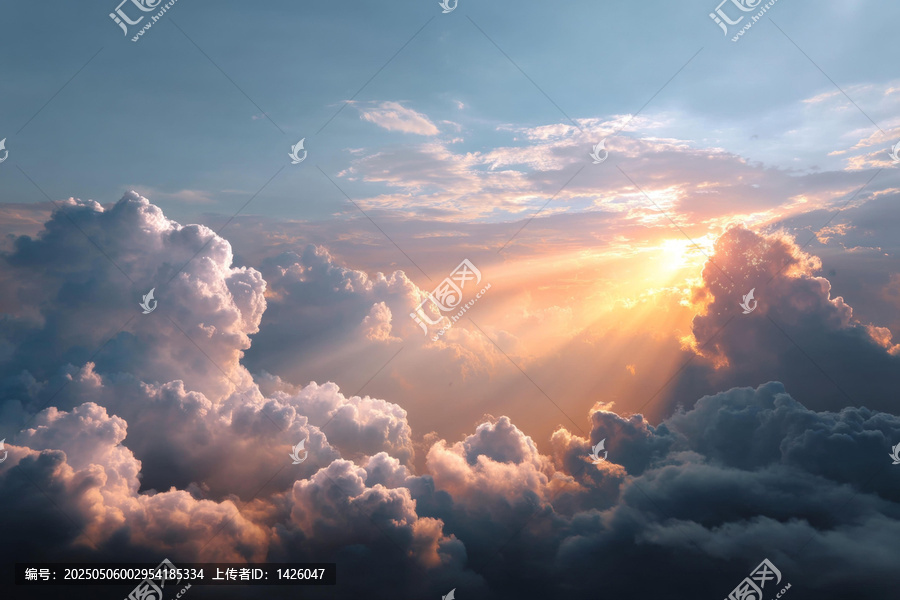 云層之上壯麗的夕陽