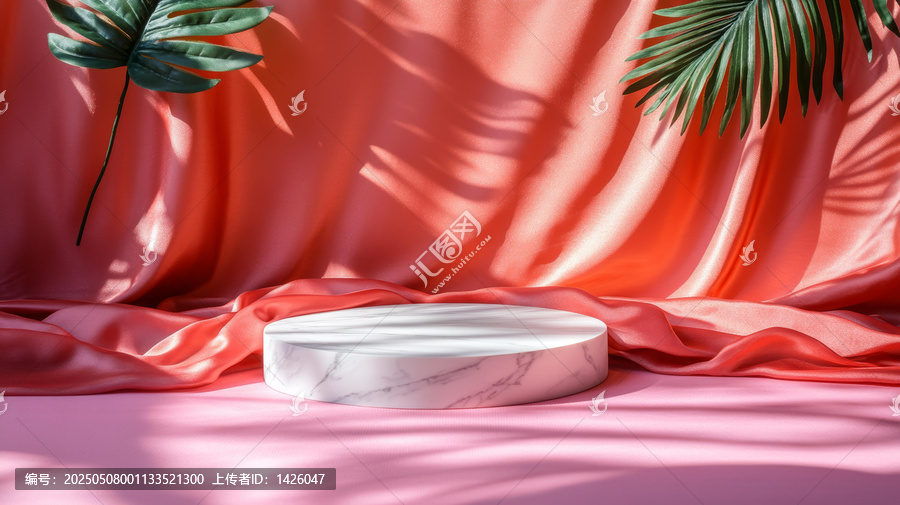 珊瑚色絲絨背景上的白色大理石展示臺(tái)