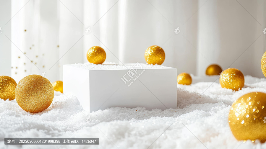 白色展示臺(tái)與金色圣誕球