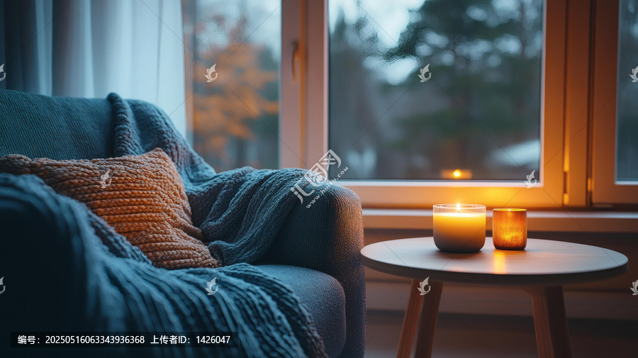 溫馨的客廳場(chǎng)景和燭光