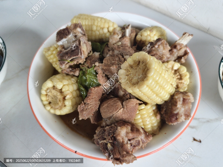 玉米燉排骨美味菜肴