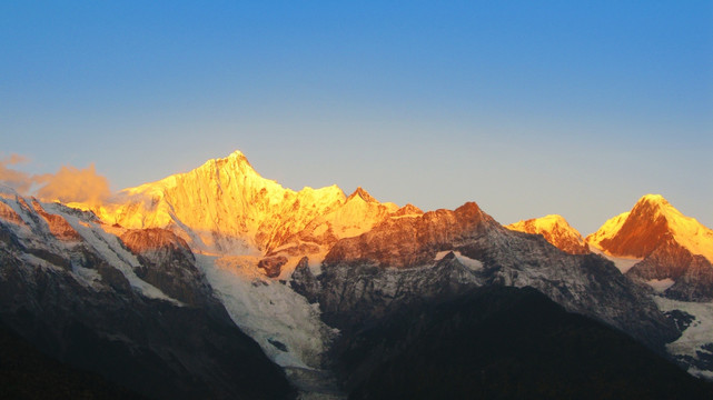 日照金山