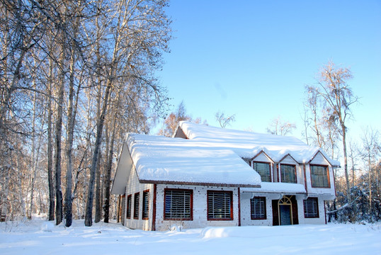 雪中小屋