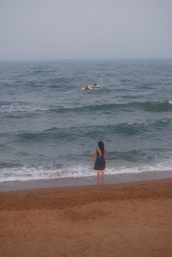 少女与海