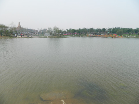 湖畔风光