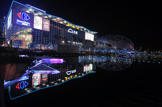 深圳南山后海保利剧院夜景