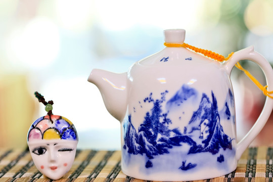 茶壶和脸谱