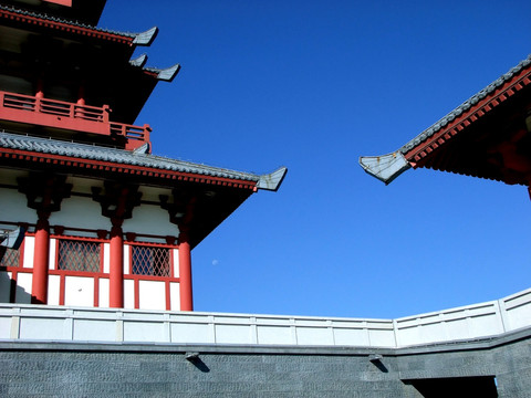 高阁晓月