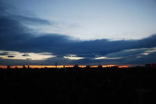 夕阳中的城市