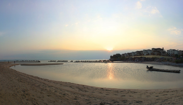 夕阳下的海滩