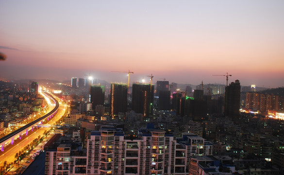 龙岗夜晚
