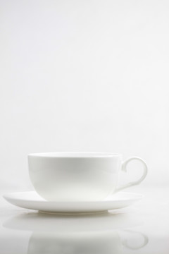 白色茶杯
