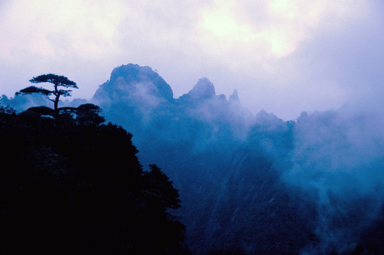 烟雨三清山