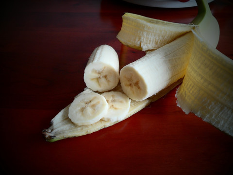 剥开的香蕉 水果
