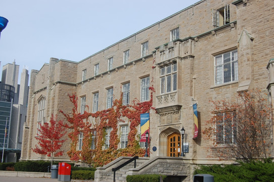 加拿大皇后大学