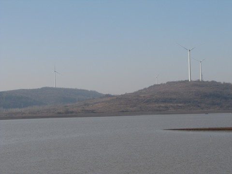 湖畔风电场