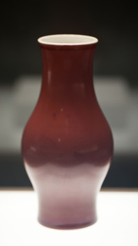 霁红釉橄榄瓶