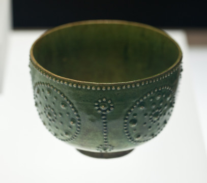 绿釉连珠纹碗