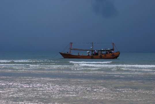 旅游渔船