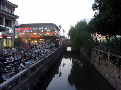 小河