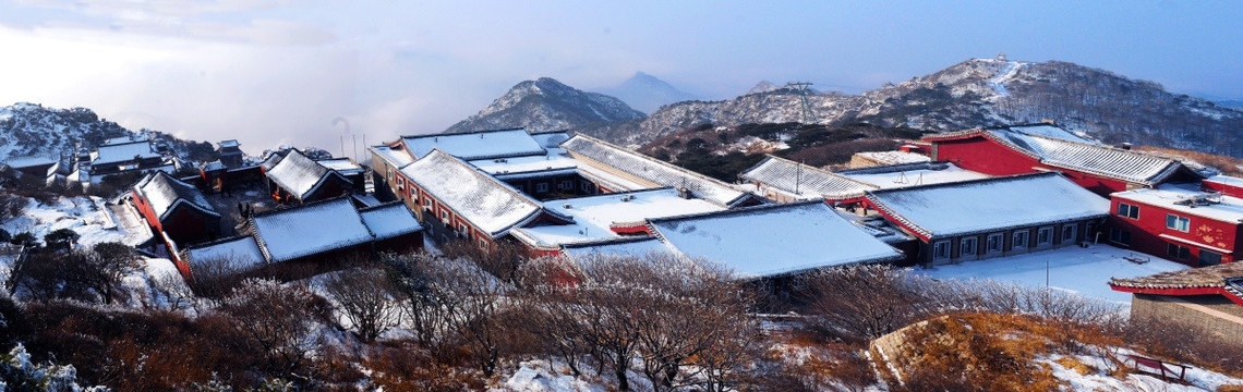 泰山碧霞元君祠雪景