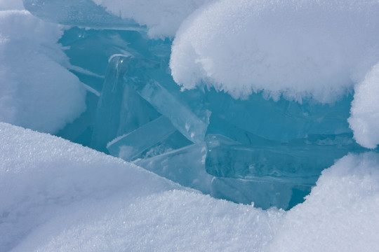 雪窖冰天