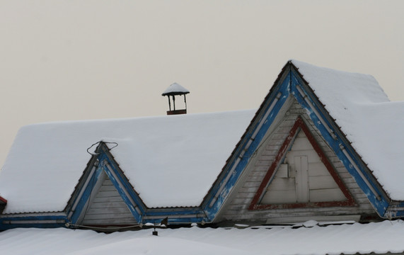 雪后屋顶