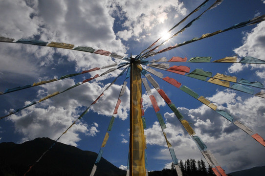 阳光经幡