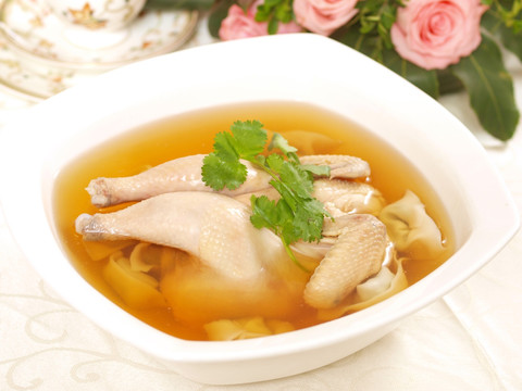 团团圆圆炖老母鸡